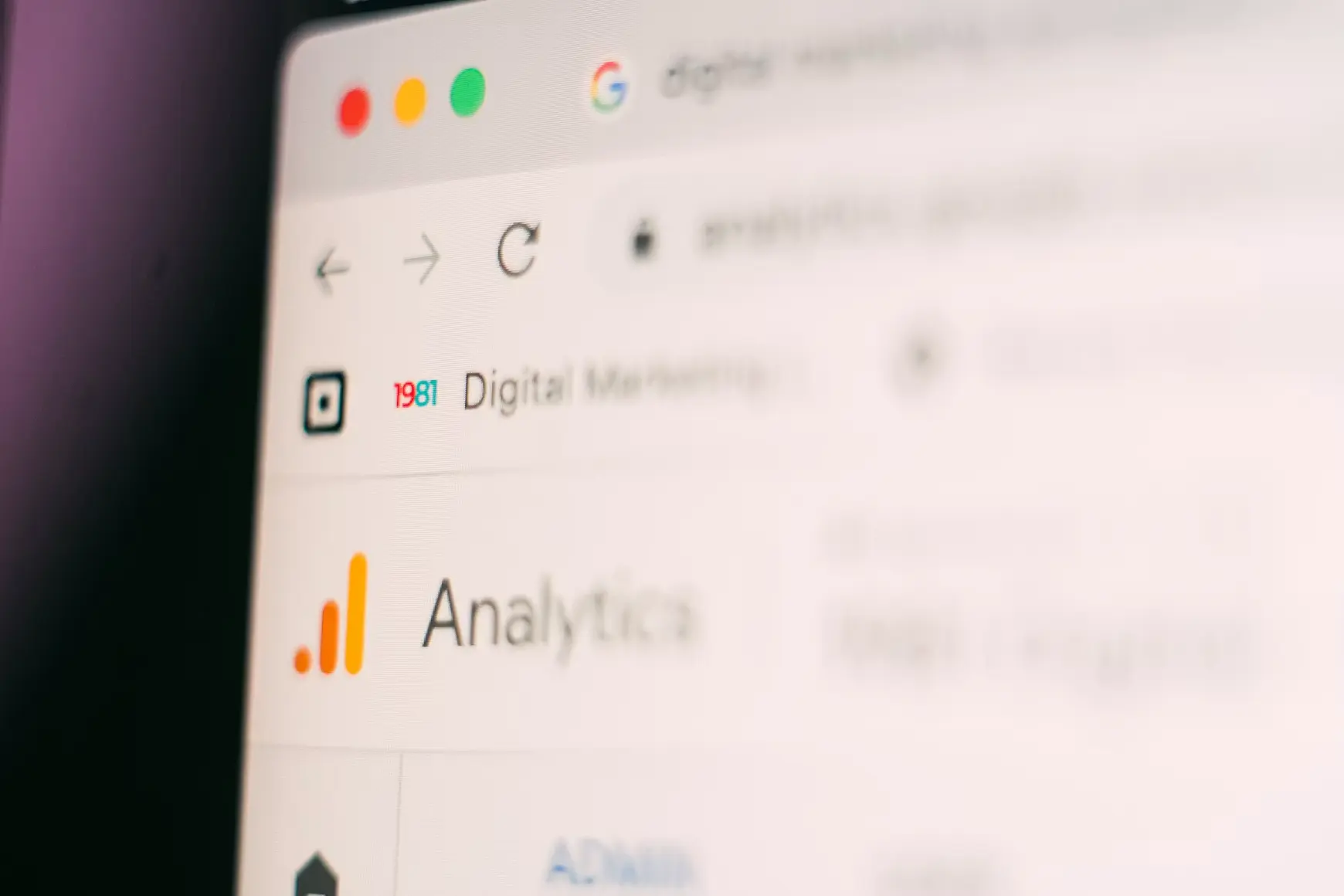 Cliente utilizando el nuevo software junto al equipo de desarrollo