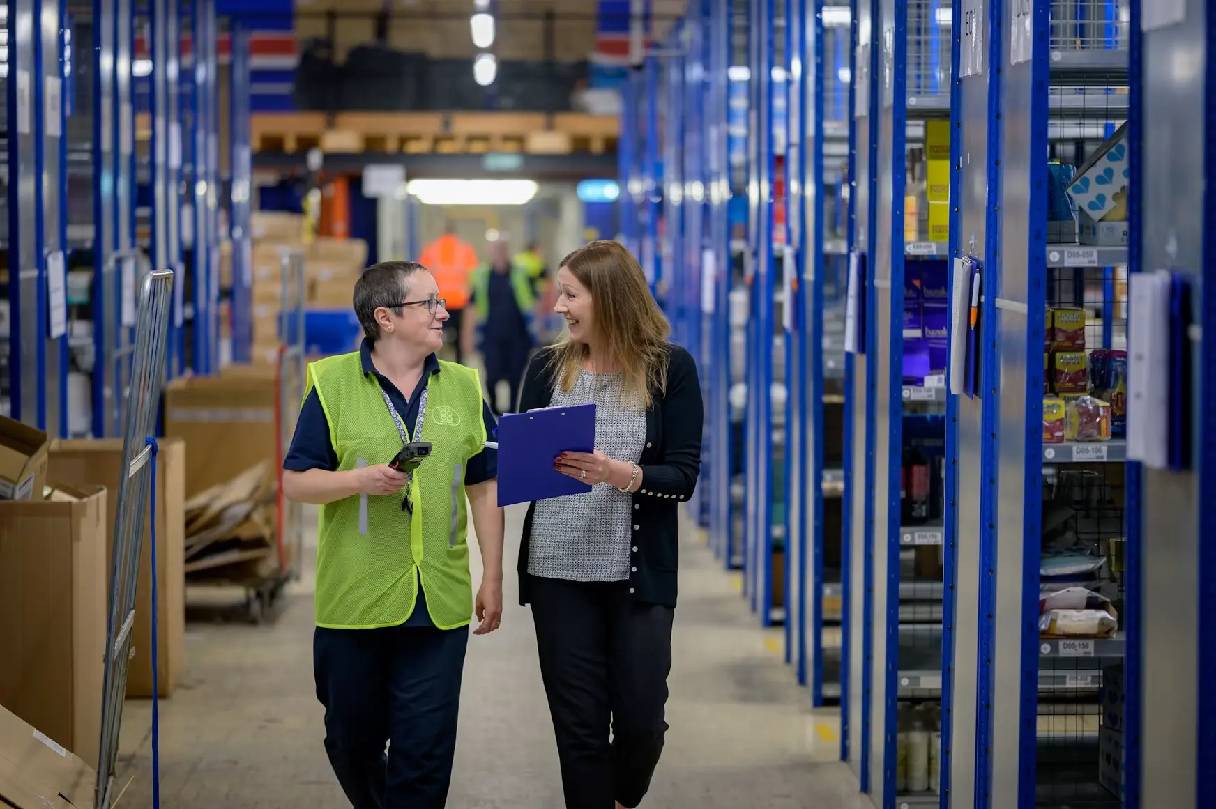 Warehouse operator using an app to manage locations and stock