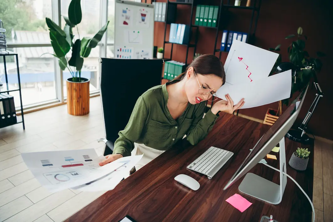Signs a company needs to automate processes: repetitive tasks, scattered data, and bottlenecks